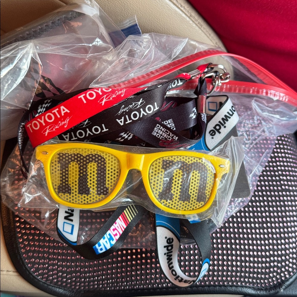 10 PC NASCAR Racing Set; Kyle Busch Sunglasses, Cup, Lanyard and More (NEW)